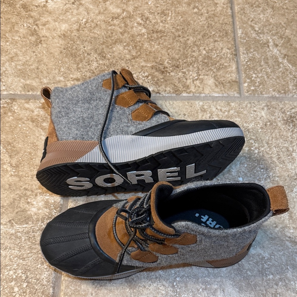 Sorel Black and Tan Winter Boots